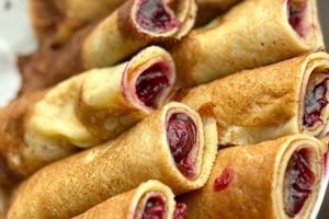 Млинці-налисники з вишнею - рецепт приготування з фото українського десерту #1