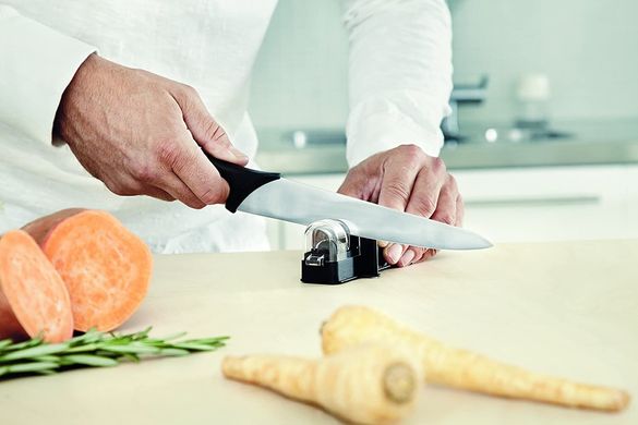 Кухонный нож универсальный Fiskars Essential (1023776) - 21 см