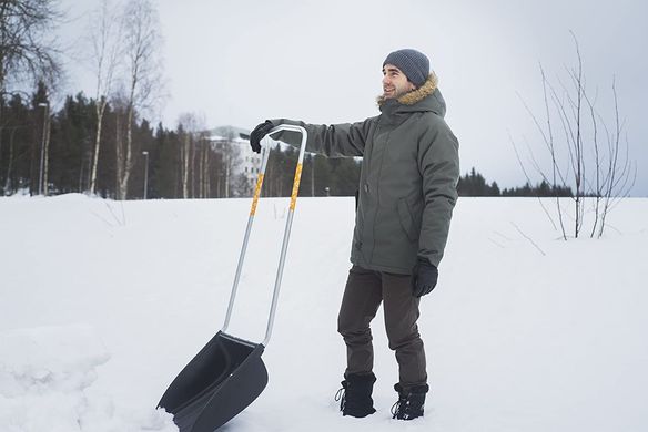 Скрепер для уборки снега Fiskars SnowXpert (1003470)