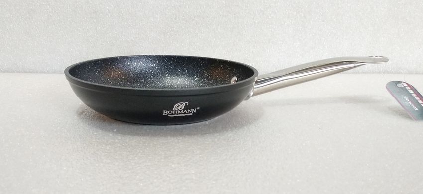 Сковорода с металлической ручкой 3-х слойным мармуровым покрытием Bohmann BH 1013-22 см