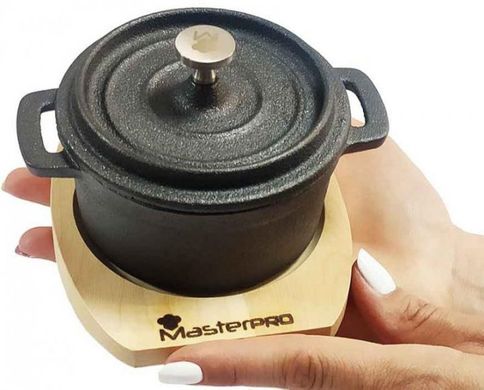Кастрюля чугунная на деревянной подставке Bergner MasterPro Cook And Share (BGMP-3804-4) - 10х13х4.1см